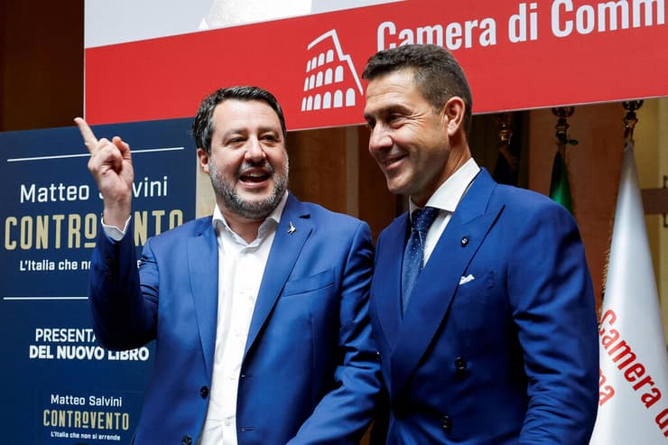 רוברטו ונאצ'י גנרל לשעבר בצבא איטליה וכיום חבר בפרלמנט האירופי שהקים מפלגת ימין קיצוני חדשה ארכיון 2024 לצד מנהיג מפלגת הליגה מתיאו סלביני