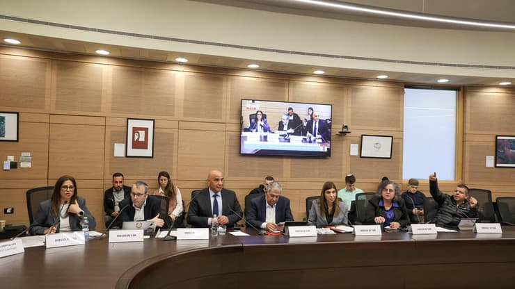 עימות בין חברי האופוזיציה למשטרה בוועדה לביטחון לאומי