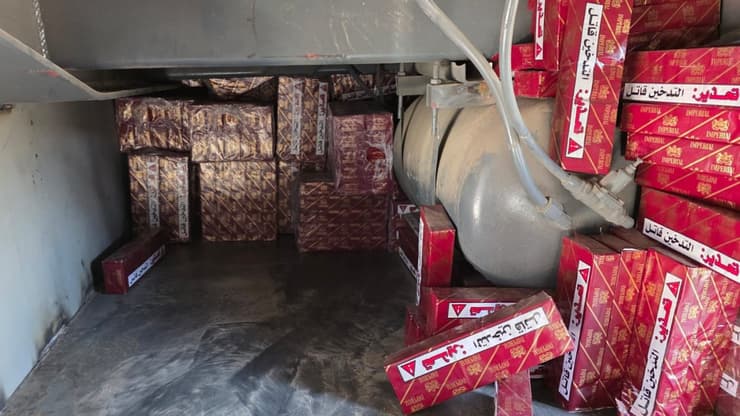 תיעוד של הברחת סיגריות וטבק לרצועת עזה ממעבר כיסופים