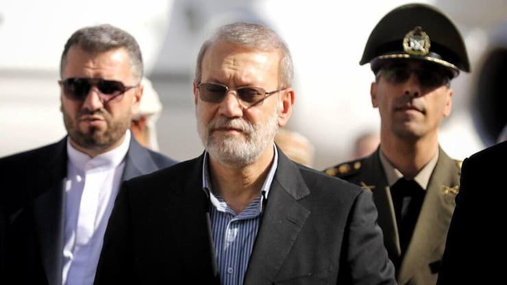 עלי לאריג'אני מזכיר המועצה העליונה לביטחון לאומי של איראן נחת ב עומאן