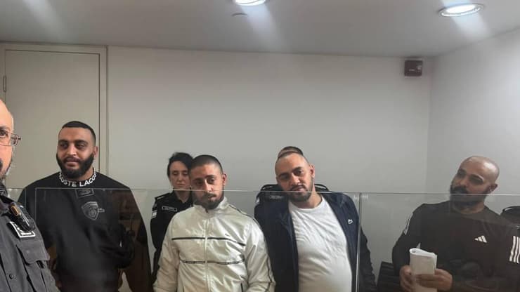 ארבעת הנאשמים בתיק של מור טויזר בבית המשפט