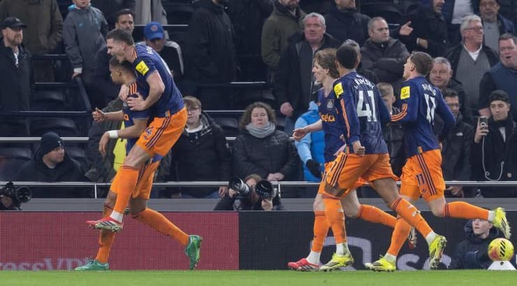 שחקני ניוקאסל חוגגים