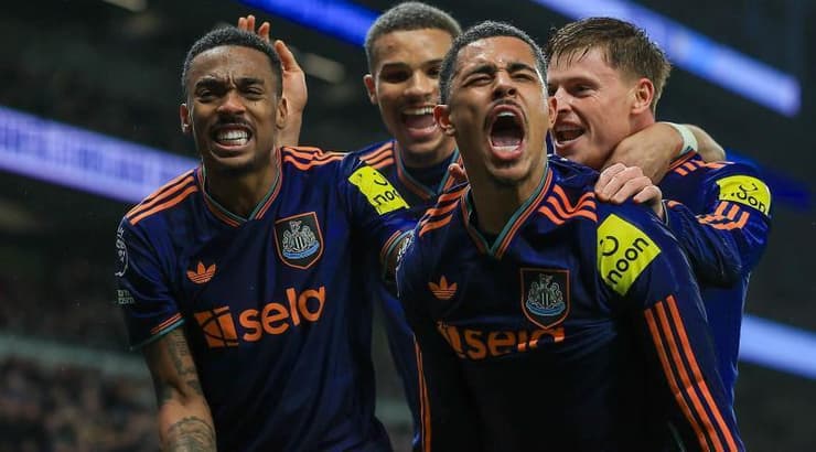 שחקני ניוקאסל חוגגים