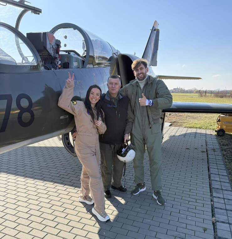 צילום למזכרת עם הטייס