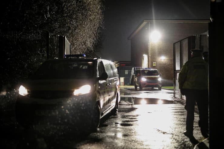 זירת מתקפה דקירות חשד ל פיגוע ב בית ספר לונדון בריטניה