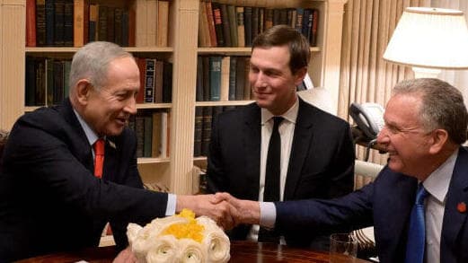 ראש הממשלה בנימין נתניהו ואנשיו לצד השליחים האמריקנים סטיב וויטקוף וג'ארד קושנר בוושינגטון