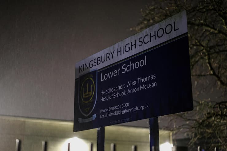 זירת מתקפה דקירות חשד ל פיגוע ב בית ספר לונדון בריטניה