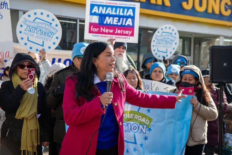 אנליליה מחייה פרוגרסיבית שניצחה ב פריימריז הדמוקרטיים לקראת בחירות למושב ב בית הנבחרים ניו ג'רזי ארה"ב