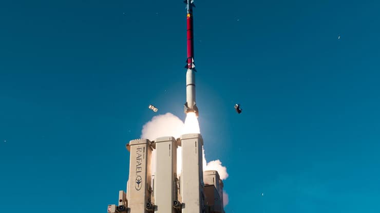 תיעוד הניסויים בקלע דוד במשרד הביטחון