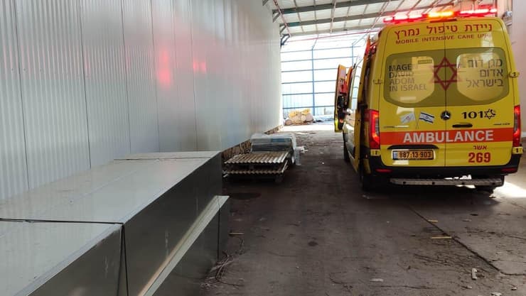 הזירה באזור התעשייה בחבל תפן שבה נהרג גבר מנפילה מגובה