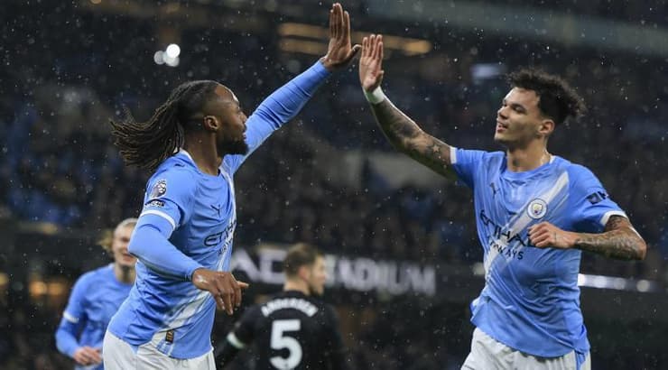 אנטוניו סמניו וניקו אוריילי, שני הכובשים חוגגים