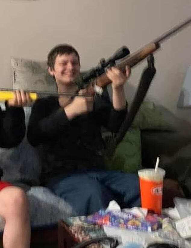 קנדה ג'סי ואן רוטסלאר ביצעה את הטבח ב טמבלר רידג'