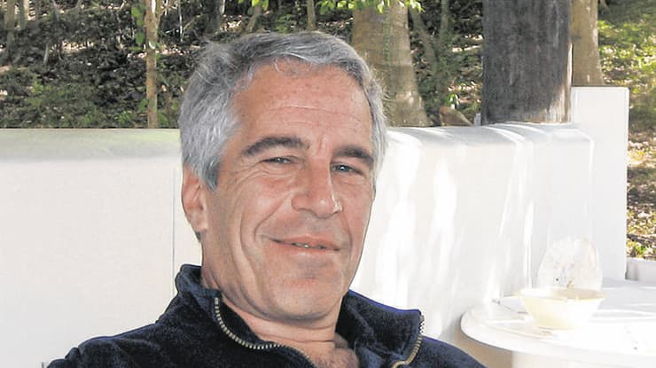 "פעל בתוקפנות בשמם של ממשלים זרים". אפשטיין (צילום: AFP) ג'פרי אפשטיין