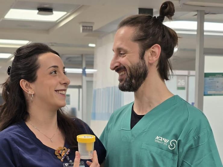 הכל התחיל במשמרת אחת במיון. ד"ר יונתן שוסטרמן והאחות גביראלה אוזר (צילום: המרכז הרפואי שיבא) ד"ר יונתן שוסטרמן, גבריאלה אוזר, שיבא, זוג