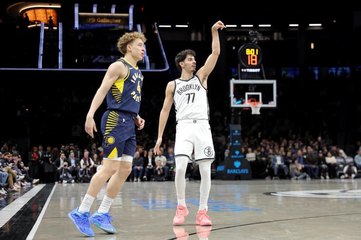 שחקן ברוקלין נטס בן שרף מול שחקן איניאנה פייסרס טאלון פיטר