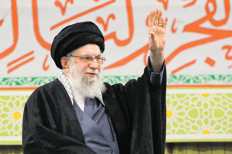 עלי חמינאי, שחוסל בשבת. מינוי הבן עלול להזכיר לציבור את השחיתות של ימי המלוכה (צילום: AFP) עלי חמינאי