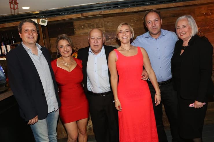 פרופ' מרק מימוני הלך לעולמו. מימין: מאירה, דניאל, מאיה, מרק, אביבה ורועי