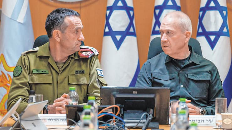 גלנט והלוי. בסביבת נתניהו פעלו כדי לגרום לרמטכ"ל לשעבר להתפטר (צילום: אריאל חרמוני/משרד הביטחון) הרצי הלוי ויואב גלנט