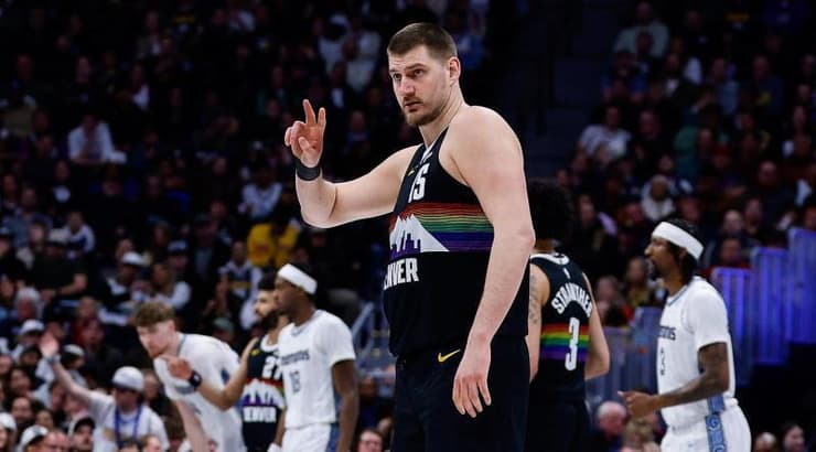 ניקולה יוקיץ', עוד יום במשרד