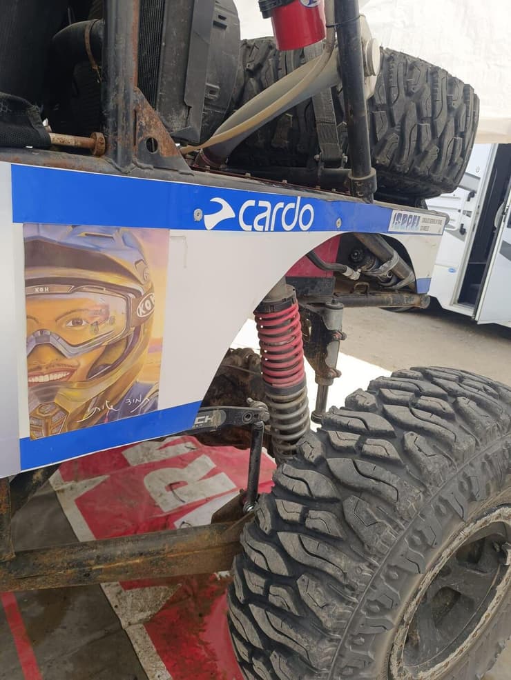 פניו של איתי על הבאגי של הנבחרת. גאווה ישראלית   