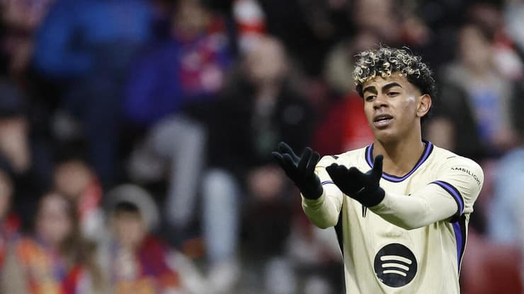 ימאל מתוסכל, אתמול במטרופוליטנו (צילום: Oscar DEL POZO / AFP) ימאל