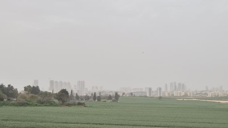 אובך ולבן בשמי נתניה