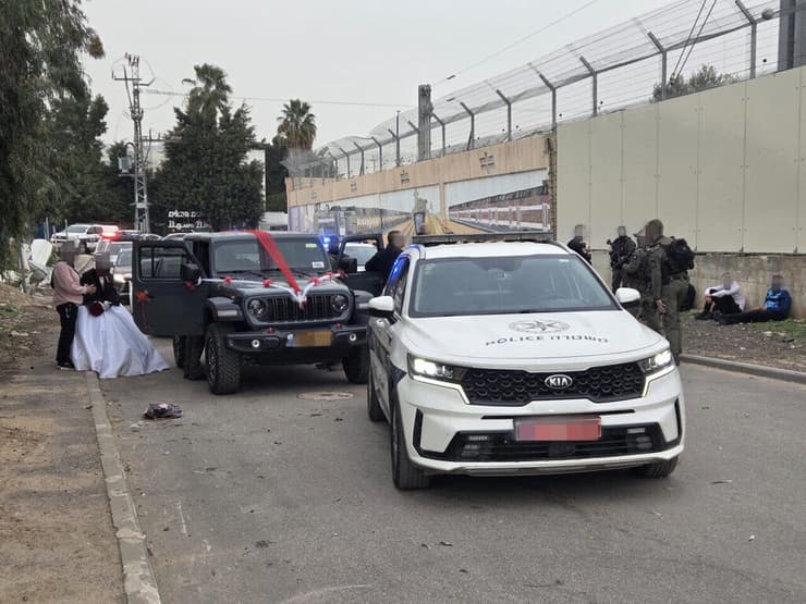 המשטרה ליד אולם האירועים (צילום: דוברות המשטרה ) שמיעת ירי מחתונה בלוד