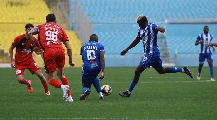 עמנואל אפה בועט