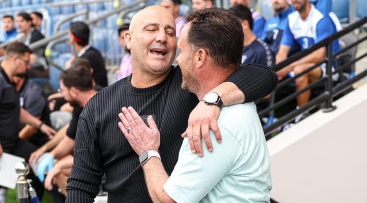 ארז בנודיס עם נועם שוהם לפני המשחק