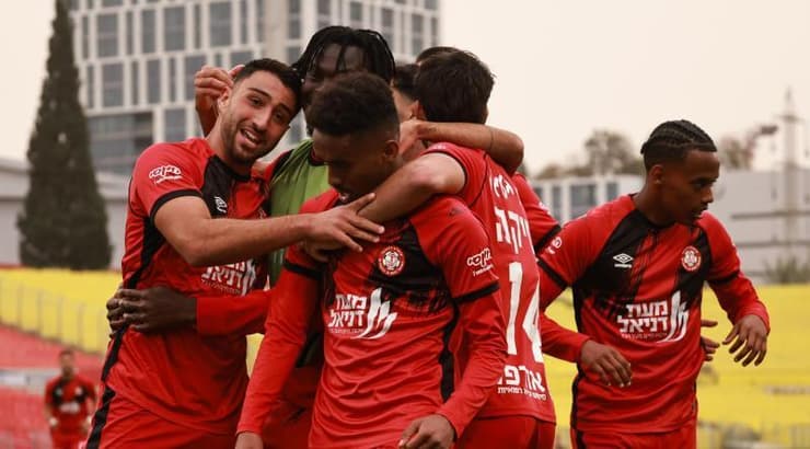 שחקני הפועל רמת גן מאושרים