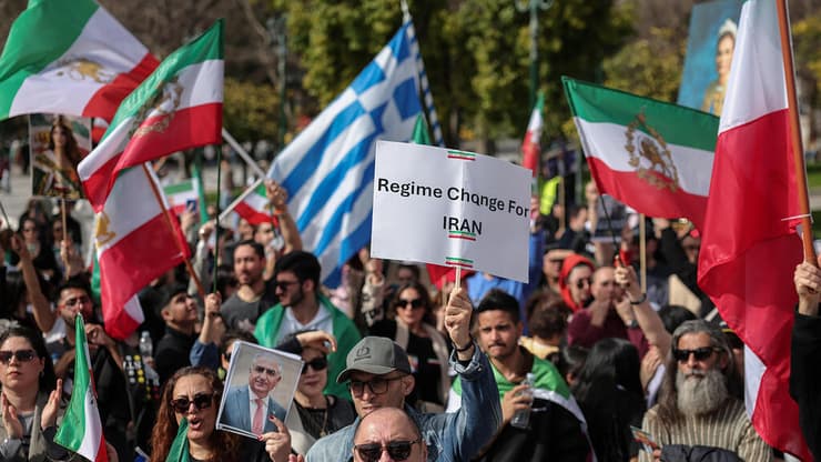 הפגת תמיכה בעם האיראני באתונה, יוון