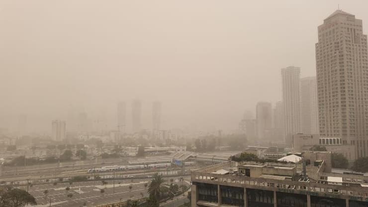 האובך הכבד ברמת גן ובתל אביב (צילום: אורן רייס) אובך באזור גוש דן