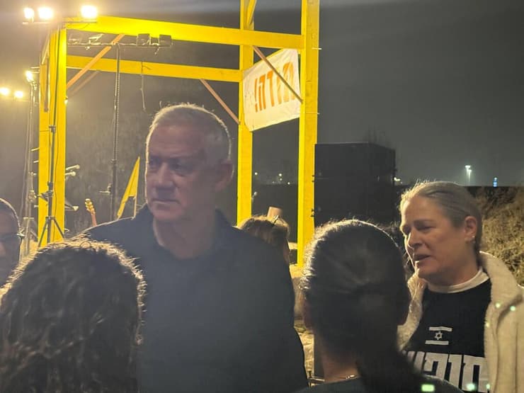 בני גנץ בעצרת בצומת הקשתות