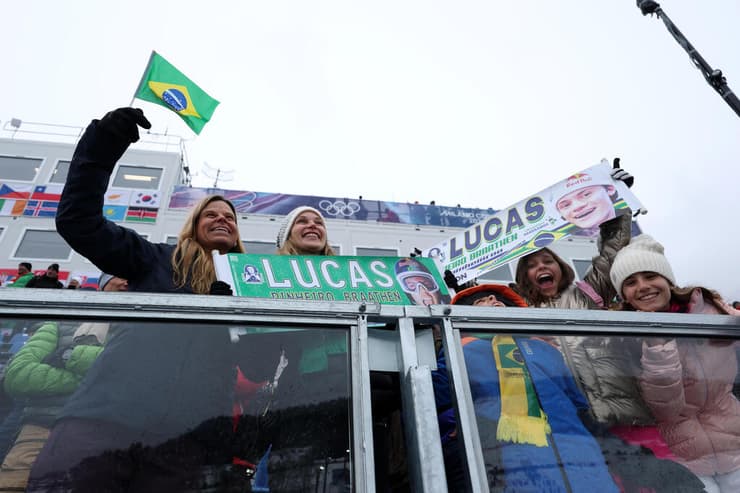 מעודדות של לוקאס פיניירו בראטן