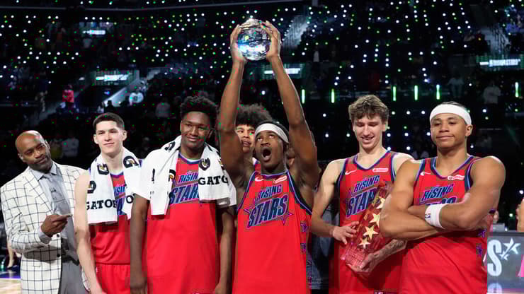 קבוצתו של וינס קרטר זוכה במשחק הכוכבים העולים אולסטאר