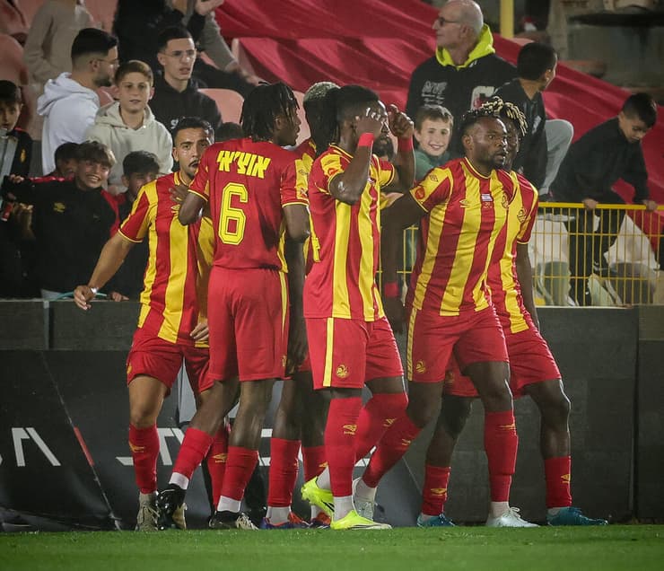 שחקני מ.ס אשדוד חוגגים