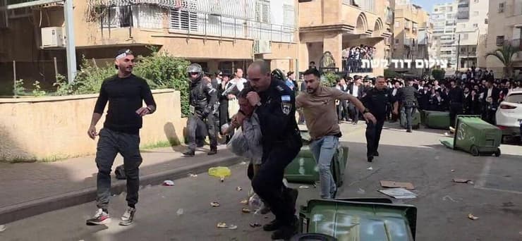  הפגנת חרדים אלימה בבני ברק