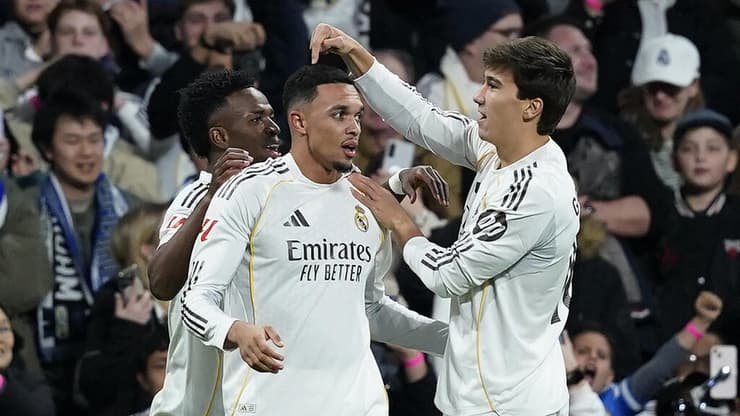 שחקן ריאל מדריד טרנט אלכסנדר ארנולד