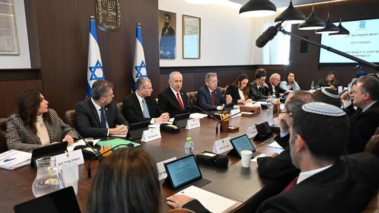 הממשלה לא תהיה כפופה לחוות הדעת של היועמ"ש (צילום: חיים צח/ לע״מ) ישיבת ממשלה