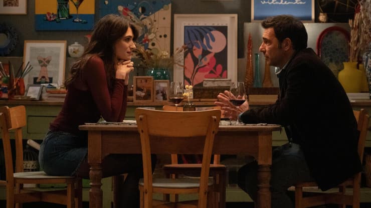 הקולות שעוברים לנו בראש בזמן הדייט. מתוך "השיגעון שלנו" (צילום: Fabriccio Lucci ובאדיבות סרטי נחשון בע"מ) השיגעון שלנו