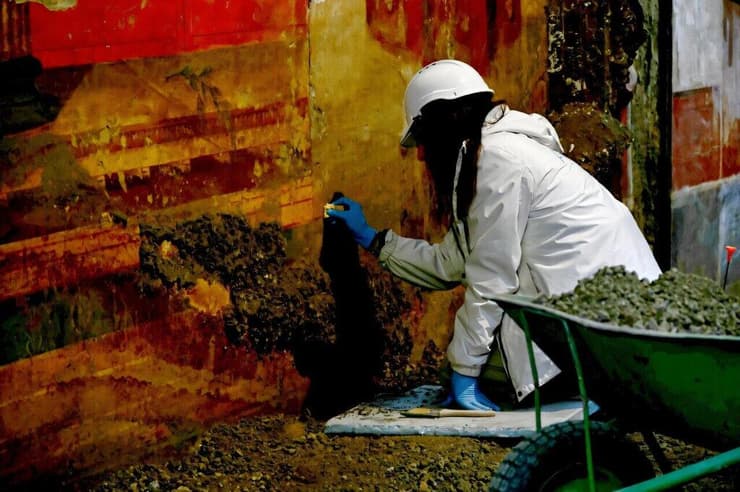 שיחזור ציורי הקיר בבית המגורים המפואר מהמאה הראשונה לפני הספירה, בו התגוררה פופיאה סבינה