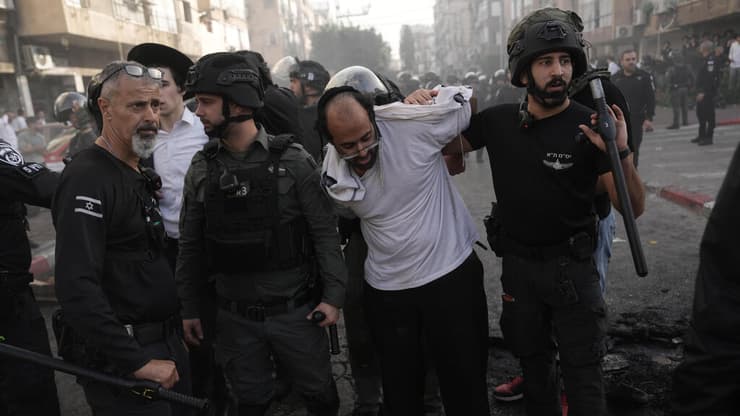 מעצרים בעיר (צילום: AP Photo/Oded Balilty) בני ברק