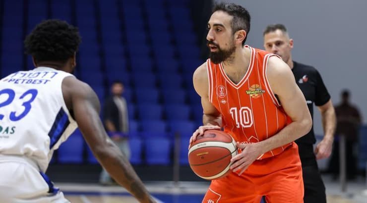 בר טימור עם הכדור