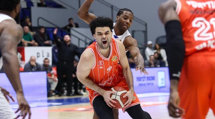 אלייז'ה בראיינט חודר