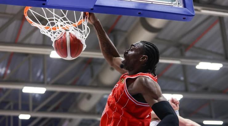 טאי אודיאסי מטביע