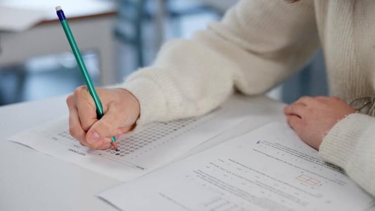 אילוס אילוסטרציה מבחן בחינה