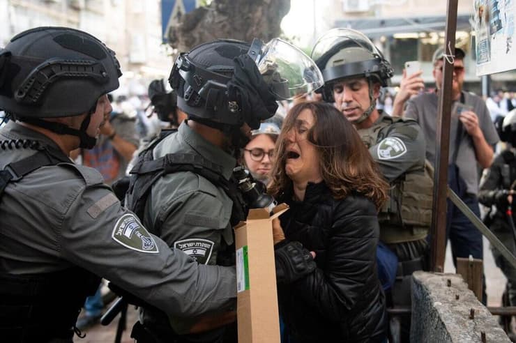 אישה חרדית שנעצרה במהומות בבני ברק