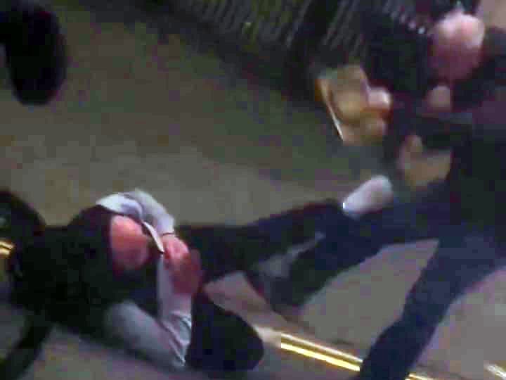 תיעוד: חמיט ג'ושקון מצית קוראן בלונדון