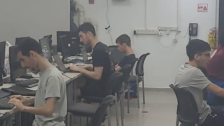 "התחרינו מבונקר בכלל, מתחת לאדמה, בזמן שהיו אזעקות" (צילום: יח"צ מרכז מדעני העתיד) מדעני העתיד תחרות בונקר