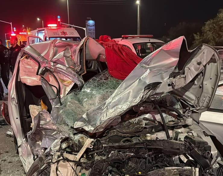 צעירה נהרגה בתאונה בין רכב פרטי לאוטובוס בכניסה לנתיבות